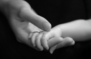 infant-holding-mothers-hand-bw